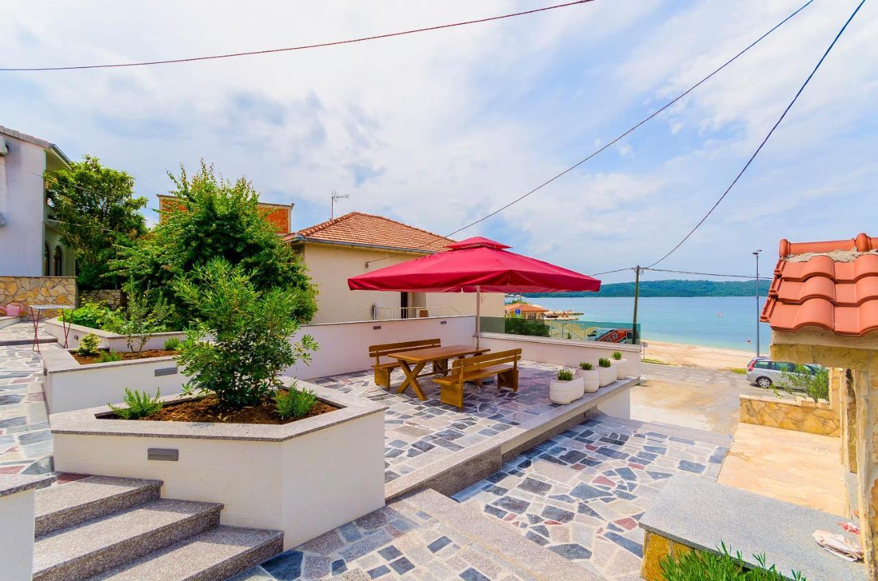 Apartments Karlo Trogir Exterior foto